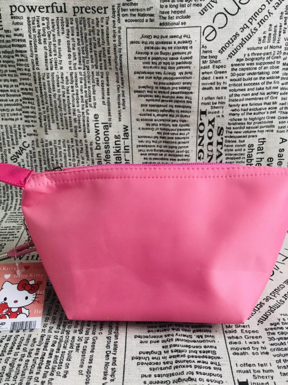 Hello Kitty MAKEUP BAG - Picture 5 of 7